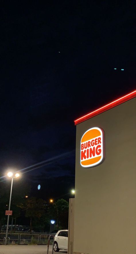 Burger King Wallpaper, Burger King Fake Story, Burger King Aesthetic, Exo Baekhyun Funny, Dunkin Donuts Iced Coffee, King Picture, Fast Food Places, Beauty Organization, Delicacy Food