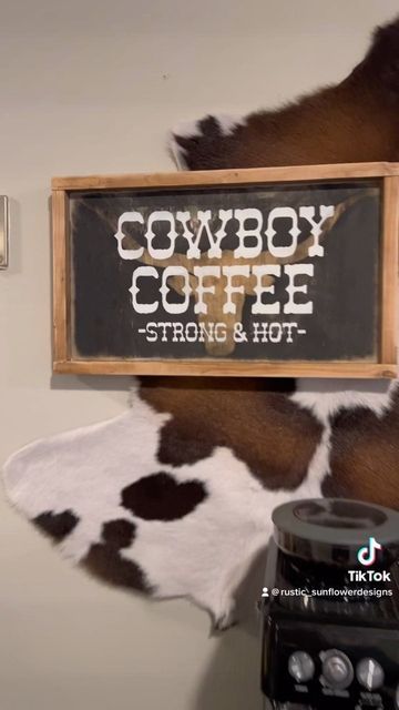 Cowboy House Decor, Western Farmhouse Kitchen, Western Boho Kitchen, Western Shelf Decor, Western Home Decor Diy, Diy Western Home Decor, Western Coffee Bar, Western Kitchen Ideas, Farmhouse Western Decor