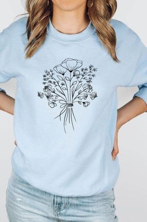 Click to shop great Mother's Day gifts on Etsy! Shop small and find something mom will love. Are you a flower farmer (or a wannabe like me?!) Our minimalist flower farmer design is now available on our soft crewneck sweatshirt. A great gift for a florist or flower gardener! This soft sweatshirt has a loose fit for a comfortable feel. Farmer Design, Casual Crew Neck T-shirt For Gardening, Spring Short Sleeve T-shirt For Gardening, Relaxed Fit T-shirt For Gardening In Spring, Gifts For Gardeners, Green Plants Print T-shirt For Gardening, Women's Plant Print T-shirt, Mom Daughter Gifts, Minimalist Flower