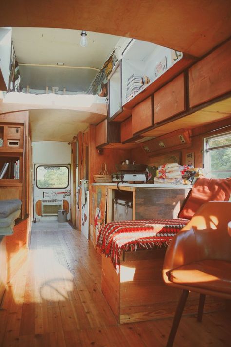 Trailer Inspiration, School Bus Tiny House, School Bus Camper, School Bus House, Old School Bus, Airstream Trailer, Bus Living, Kombi Home, Bus House