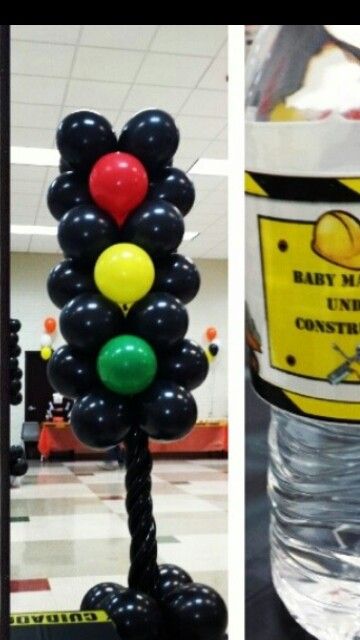 Stop light balloon tower for the new 16 yr old driver Driving Cake Sweet 16, Boy 16th Birthday Party Ideas, Boy Sweet 16 Party Ideas, Sweet 16 Party Ideas For Boys, Boys 16th Birthday Party Ideas, Stop Light Party, Sweet 16 Boy, License Party, 16th Bday Party Ideas