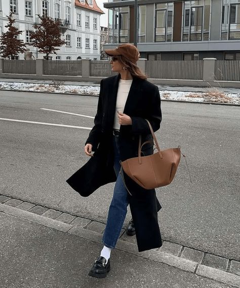 27 Loafer Outfit Ideas for Chilly Weather You’ll Adore Loafer Pumps Outfit, Black Loafer Outfits Women, Loafer Outfit Ideas, Loafers Outfit Work, 23 Outfit Ideas, Loafer Outfits Women, Loafers Women Outfit, Black Loafers Outfit, 23 Outfit