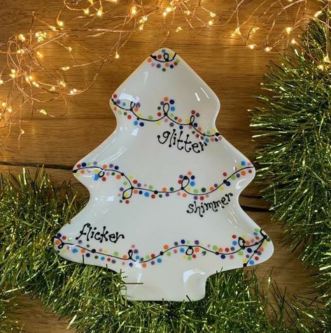 Pottery Painting Ideas Xmas, Christmas Tree Plate Pottery Painting, Christmas Painted Pottery Ideas, Christmas Tree Pottery Painting, Paint Your Own Pottery Ideas Christmas, Festive Pottery Painting, Ceramic Tree Painting Ideas, Christmas Pottery Ideas Ceramics Plates, Christmas Ceramic Painting Ideas