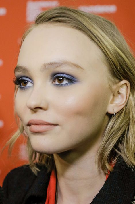 Disco Makeup, Peachy Lip, Buzz Feed, 90s Makeup, Allure Beauty, Rose Depp, Vanessa Paradis, Dope Makeup, Vogue Beauty