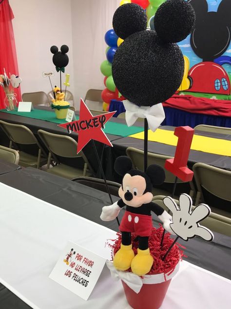 Mickey Mouse Table Centerpiece, Mickey Mouse Party Centerpieces, Mickey Centerpiece Ideas, Mickey Mouse Centerpiece Ideas, Mickey Centerpiece, Mickey Mouse Table, Mickey Mouse Centerpiece, Minnie Mouse Birthday Theme, Mickey Mouse Birthday Decorations