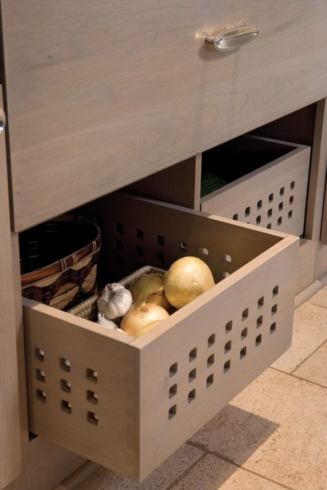 Onion Drawer, Kitchen Drawer Organization Ideas, Drawer Organization Ideas, Produce Bin, Potato Storage, Vegetable Drawer, Onion Storage, Kitchen Clutter, Drawer Organization