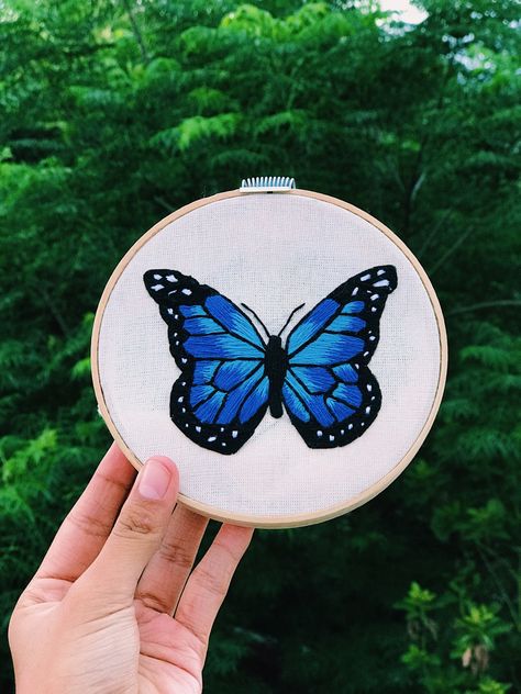 Embroidery Designs Butterfly, Hand Embroidery Letters, Embroidery Butterfly, Embroidery Hoop Art Diy, Basic Hand Embroidery Stitches, Clothes Embroidery Diy, Simple Hand Embroidery Patterns, Miniature Embroidery, Simple Embroidery Designs