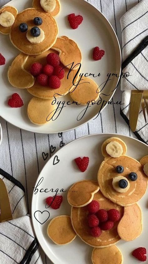 Pancake Presentation Ideas, Pancake Designs For Kids, Pancake Presentation, Pretty Pancakes, Pancake Designs, Stall Decorations, Deco Fruit, Kids Breakfast, Fruit Platter Designs