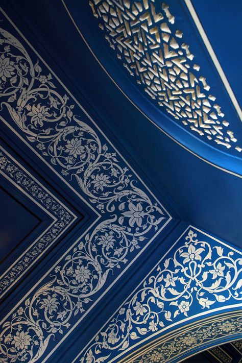 Bar Palladio Jaipur, Palladio Jaipur, Bar Palladio, Blue Pottery Designs, Moroccan Style Interior, Style Marocain, Indian Interiors, India Design, Blue White Decor