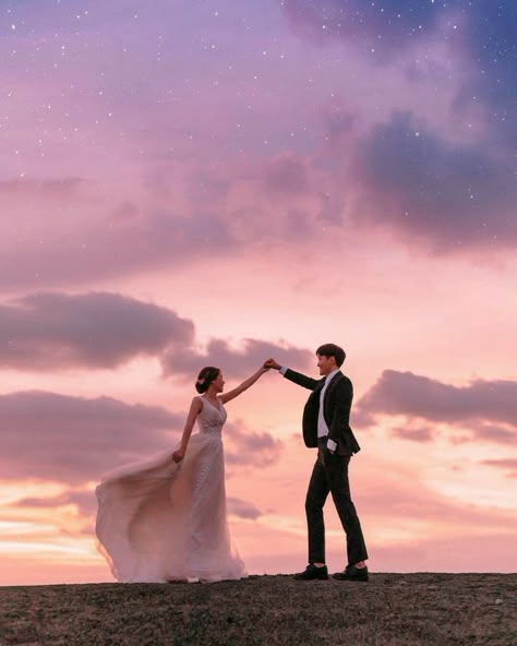 Korean Wedding Photography, Pre Wedding Photoshoot Outfit, Wedding Photo Studio, Wedding Photoshoot Props, Pre Wedding Shoot Ideas, Pre Wedding Poses, Wedding Picture Poses, Korean Wedding, Photoshoot Themes