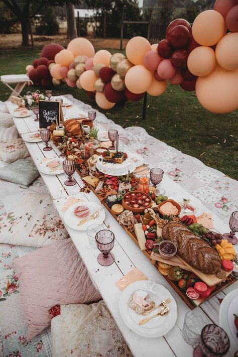 Picnic Hens Party, Hooka Lounge Wedding, Hen Party Grazing Table, Boho Party Table Decorations, Bachelorette Grazing Table, Backyard Charcuterie Party, 30th Picnic Party, Hens Party Picnic, Birthday Dinner Outside Party Ideas