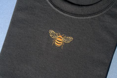 Embroidery Black Tshirt, Embroidery Black Fabric, Jersey Embroidery, Metallic Wings, Embroidered Bee, Black Bee, Machine Embroidery Quilts, Ribbon Embroidery Tutorial, Embroidery Wall Art