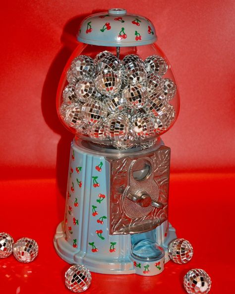 Introducing this cherrylicious gumball machine - a whimsical fusion of nostalgia and glamour 🍒🚨🥵 Gumball Machine Filler Ideas, Gumball Machine Decor Ideas, Gumball Machine Ideas, Diy Gumball Machine, Retro Interior Design, Retro Interior, Gumball Machine, Chewing Gum, Bubble Gum