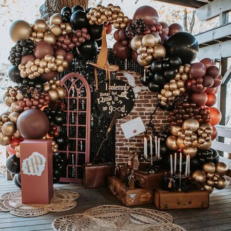 Balloon Arch Harry Potter, Harry Potter Party Entrance, Harry Potter Birthday Party Backdrop, Sweet 16 Harry Potter Theme, Fancy Harry Potter Party, Harry Potter Elegant Party, Harry Potter Banquet, Harry Potter Baby Shower Balloon Arch, Harry Potter Adult Birthday Party Ideas