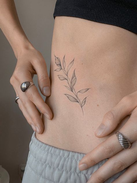 Tattoo Ideas Waist, Floral Leaf Tattoo, Fine Line Floral Tattoo, Tattoo Leaves, Plant Tattoos, Flowers Minimalist, Behind Ear Tattoos, Fern Tattoo, Waist Tattoos