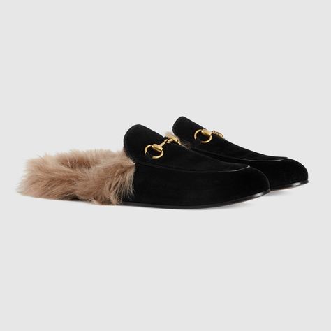 Gucci Princetown velvet slipper Detail 2 Mens Moccasins Loafers, Gucci Princetown Slipper, Gucci Slippers, Gucci Princetown, Babouche Slippers, Embroidered Slippers, Mens Fur, Velvet Slippers, Black Slippers