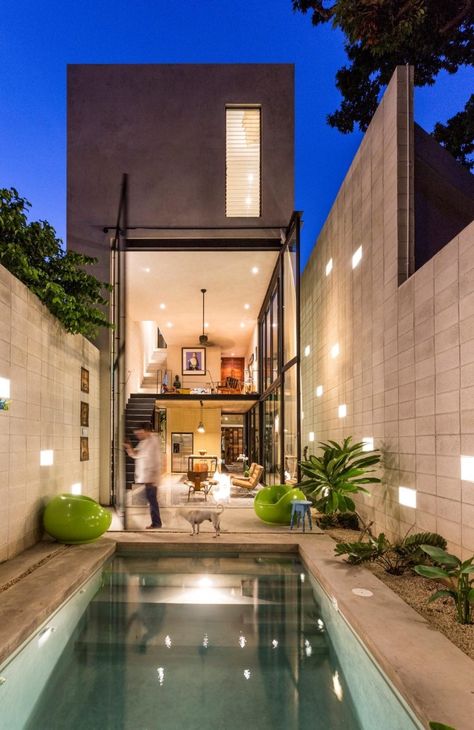 Raw House – Maximizing Vertical Space and Light on a Narrow Lot Modern Mexican, Narrow House, Modern Pools, Design Exterior, Pool Design, Outdoor Swimming, House Goals, Casas De Ensueño, Amazing Architecture