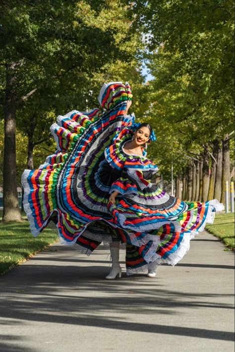 Mexican Dresses Traditional, Jalisco Dress, Folklorico Dresses, Folkloric Dress, Mexican Folklore, Ballet Folklorico, Mexican Culture Art, Mexican Outfit, Grad Photoshoot