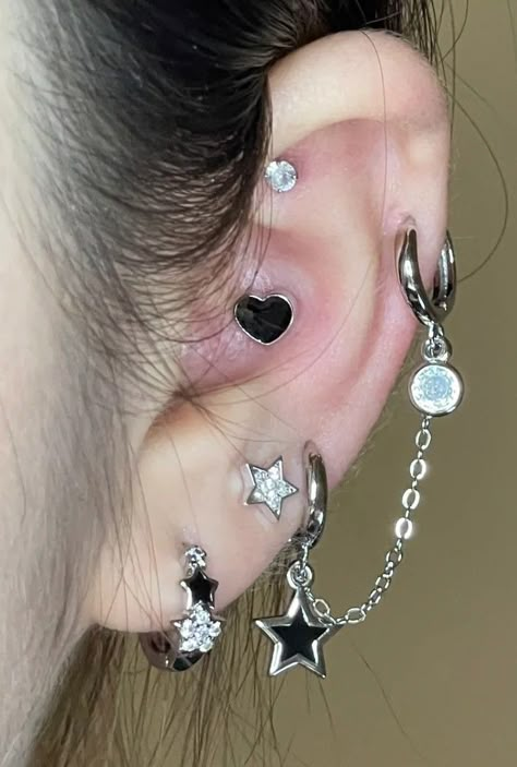 3 Piercings, Cool Ear Piercings, Pretty Ear Piercings, Cute Ear Piercings, Cool Piercings, Ear Style, Piercing Inspo, Cute Piercings, Body Jewelry Piercing