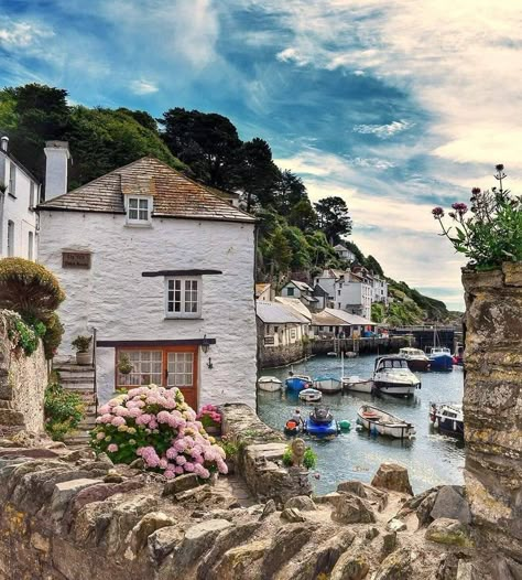 Cornwall Aesthetic, Polperro Cornwall, Cottages By The Sea, Cornwall Cottages, Devon And Cornwall, Seaside Village, Cornwall England, Picture Postcards, Seaside Towns