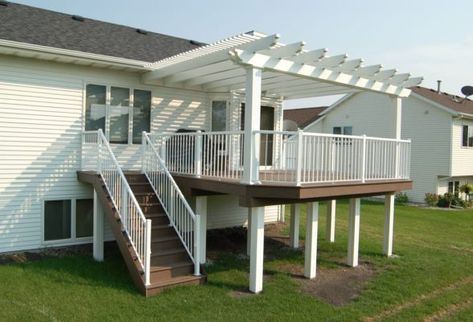 Deck Ideas For Split Level House, Deck For Split Level House, Upper Level Deck Ideas Second Story, Split Level Back Deck, Split Level House Deck Ideas, Upper Level Deck Ideas, Split Level Backyard Ideas, Second Level Deck Ideas, Split Level Deck Ideas