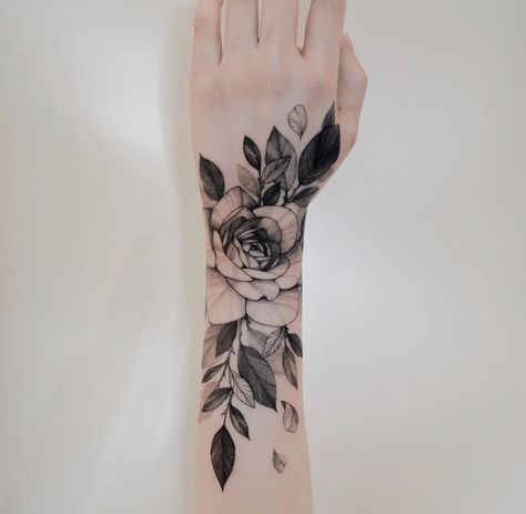 Camilla Tattoo Flower, Tattoos Women, Leg Tattoos Women, Tat Ideas, Hand Tattoo, Tattoos Ideas, Tattoo Inspo, Leg Tattoos, Flower Tattoos