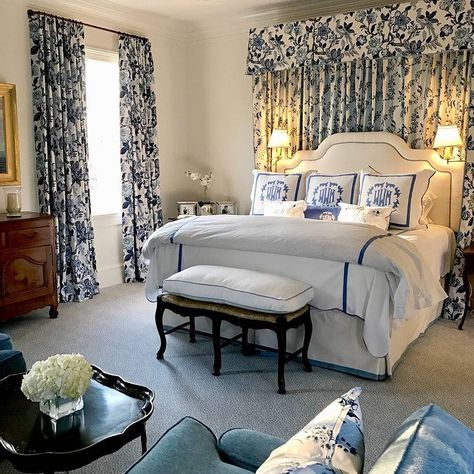 Schumacher on Instagram: “Blue, white and everything nice. This is bedroom bliss with our #HuntingtonGardens fabric by @TimothyCorrigan. #schustagram…” Black Bedroom Furniture Set, Blue White Bedroom, Black Bedroom Furniture, Casa Country, Blue White Decor, Bedroom Bliss, Beautiful Rooms, Pretty Bedroom, Traditional Bedroom