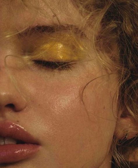 these colors and this glow Yellow Makeup, Yellow Eyeshadow, Perfume Making, Glowing Makeup, Gifts For Photographers, Dewy Skin, Makeup Photography, Eyeshadow Looks, Photography Lovers