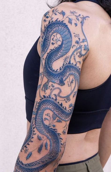 Blue Dragon Tattoo, Stile Pin Up, Blue Ink Tattoos, Red Dragon Tattoo, Tattoos Pretty, Tattoos Beautiful, 4 Tattoo, Blue Tattoo, Dragon Tattoos