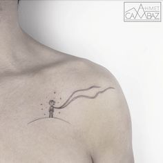 10+ Simple Yet Striking Tattoos By Former Turkish Cartoonist That You'll Want On Your Skin A Small Tattoo, Little Prince Tattoo, Prince Tattoos, Becoming A Tattoo Artist, Kunst Tattoos, Inspiration Tattoos, Disney Tattoo, Tattoo Equipment, Home Tattoo