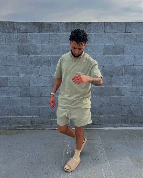 Slides With Socks Outfit Men, Men’s Yeezy Slides Outfit, Yeezy Slides Outfit For Men, Slides With Socks Outfit, Yeezy Slides Men, Slides Outfit Summer, Yzy Slides, Slides With Socks, Socks Outfit Men