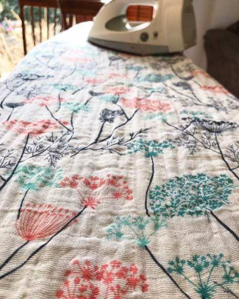 Cotton Gauze Blanket, Sewing Terms, Gauze Blanket, Whole Cloth Quilts, Sewing Machine Projects, Baby Quilt Patterns, Blanket Diy, Baby Sewing Projects, Double Gauze Fabric