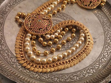 Gold Jewellery, Kasumalai Navarathan Jewellers banaglore Kasu Malai, Navrathan Jewellers, South Indian Bridal Jewellery, Indian Bridal Jewellery, Antique Gold Jewelry Indian, Gold Necklace Indian, Bridal Jewellery Design, Pearl Necklace Designs, Long Pearl Necklaces