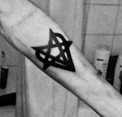 Heartagram Tattoo, Rockstar Tattoo, Pentagram Tattoo, Playlist Covers Photos, Rose Tattoos For Men, Destroy Lonely, Sigil Tattoo, Light Tattoo, Sick Tattoo