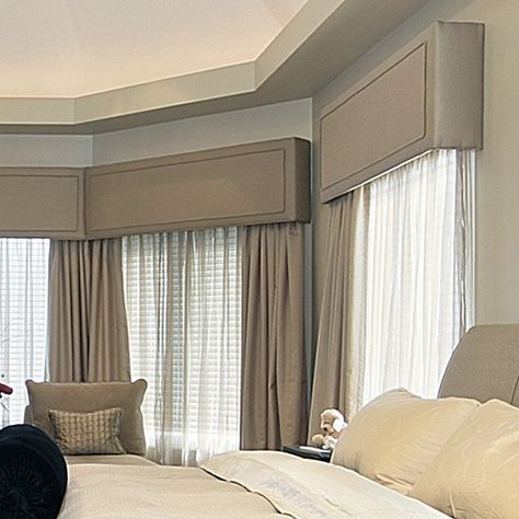 Modern Cornice, Pelmet Ideas, Grey Window Treatments, Living Room Valances, Drape Curtains, Dining Room Drapes, Window Cornice, Curtain Designs For Bedroom, Valance Patterns