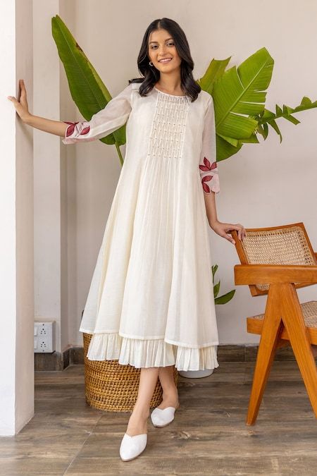 Chanderi Dress, Smock Pattern, Maxi Frocks, डिजाइनर कपड़े, Casual Frocks, Simple Frocks, India Dress, Frock For Women, Kurta Designs Women