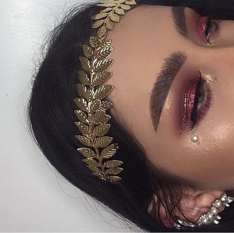 @luhdessi Greek Goddess Makeup, Greek Makeup, Greece Movie, Goddess Makeup, Movie Makeup, Nature Goddess, Goddess Costume, Beauty Make-up, Make Up Looks