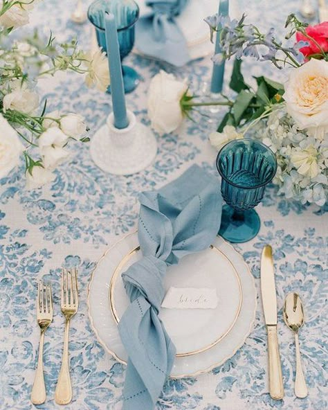 Blue Modern Wedding Decor, Wedding Place Setting Knotted Napkin, Blue Glass Cups Wedding, Vintage Dusty Blue Wedding, Vintage Blue And White Wedding Theme, Napkin Wedding Setting, Blue Place Setting Wedding, French Blue Table Setting, Dusty Blue Italian Wedding