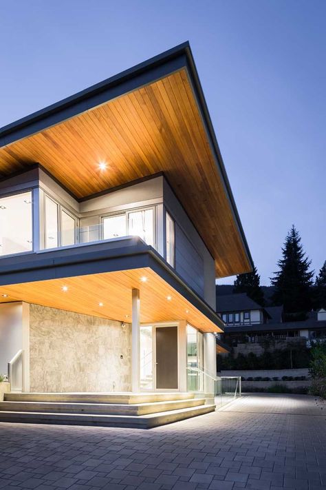 ma_230115_02 Cedar Soffit Exterior, Cedar Soffit, Soffit Ideas, Roof Eaves, Butterfly Roof, House Cladding, Roof House, Contemporary Villa, Modern Garage