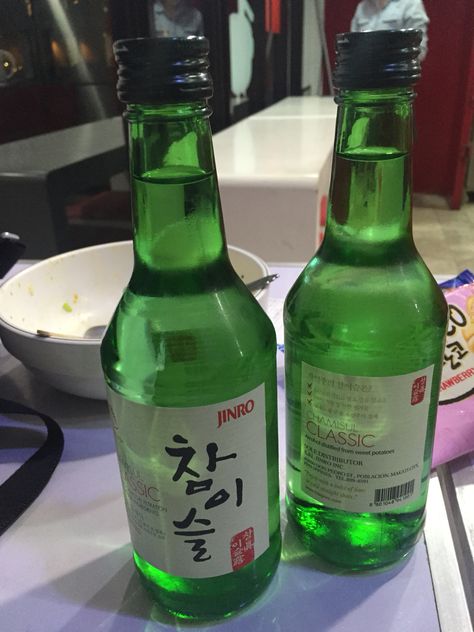 Soju Classic Korean Drink Soju Drinks, Jinro Soju, Korean Drink, Korean Soju, Korean Drinks, Asian Candy, Tumblr Food, Picture Editing Apps, Alcohol Aesthetic