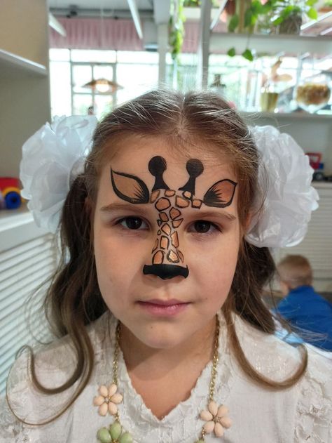 Animal Makeup, Giraffe Painting, Carnival Makeup, Face Painting Easy, Kids Face Paint, Painting Templates, Animal Faces, Kids Shows, Jungle Animals