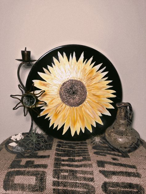 Oil paint is a beautiful medium for records. Cute and easy to hang up on a wall 🌙🌞 Sunflower Record Painting, Vinyl Painting, Vinyl Paintings, Vinyl Art Paint, Record Painting, Boho Ideas, Record Vinyl, Farmhouse Boho, 60th Birthday Party