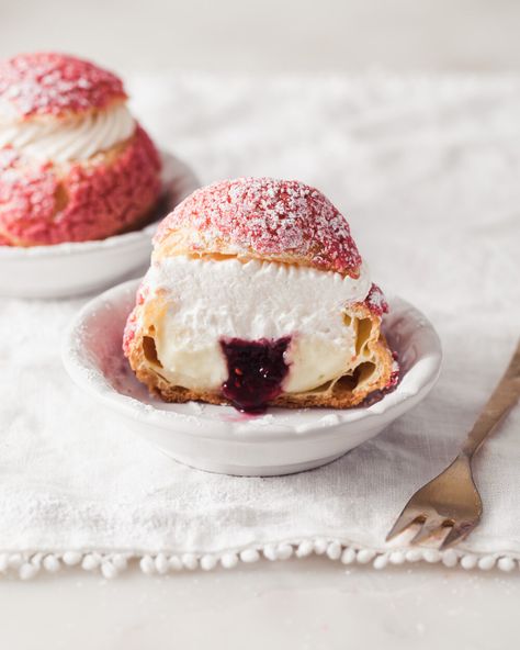 Raspberry Rose Choux Bun Recipe — Style Sweet Choux Cream Puff, Raspberry Eclairs, Choux Cream, Sweet Cherry Pie, Choux Buns, Sugar Dough, Raspberry Rose, Dessert Aux Fruits, Choux Pastry