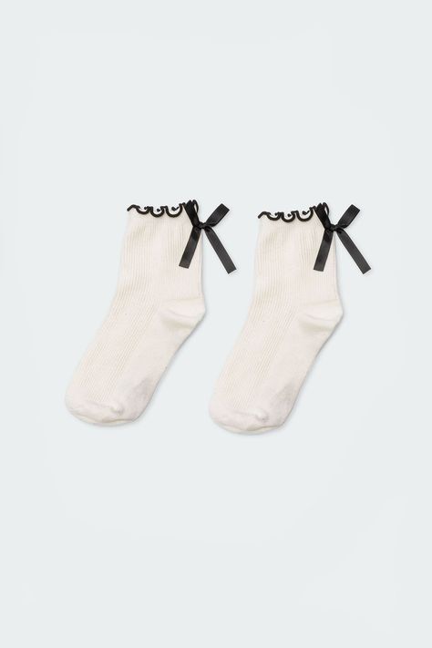 PRODUCT INFO Socks Contrast frill hem Ribbon bow tie detail Cotton, Spandex Measurements (In): Length 10.2 Item care: Wash with similar color Frill Socks, Aesthetic Socks, Bow Socks, Ribbon Bow Tie, Dior Girl, Vintage Socks, Cute Preppy Outfits, Swimwear Dress, Cute Socks