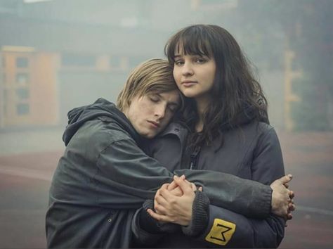 Dark Tv Series, Jonas Kahnwald, Louis Hoffman, Lisa Vicari, Dark Netflix Series, Netflix Dark, The End Is The Beginning, Louis Hofmann, Dark Netflix