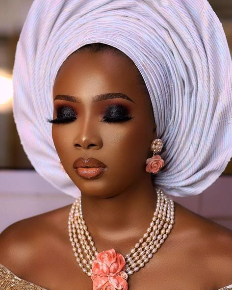 Auto Gele Styles, Nigerian Wedding Makeup, Gele Styles, African Head Dress, Maquillage Yeux Cut Crease, African Hair Wrap, African Wedding Attire, African Bride, Makeup For Black Skin