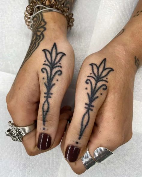 50 Awesome Finger Tattoo Ideas for Men & Women in 2023 Tattoo Main, Finger Tattoo Ideas, Traditional Hand Tattoo, Thumb Tattoos, Finger Tats, Finger Tattoo For Women, Knuckle Tattoos, Hand And Finger Tattoos, Finger Tattoo Designs