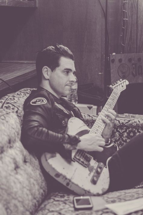 Chris Carrabba, Dashboard Confessional, Emo Men, Music Board, Acoustic Music, Alternative Music, New Bands, Music Icon, Character Ideas