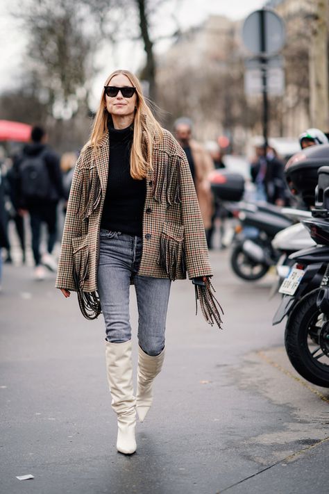 22 Ways to Wear Fall's Trickiest Boot Trend | InStyle.com Chique Outfits, Slouchy Boots, Checked Jacket, Trending Boots, Slouched Boots, White Boots, All Black Outfit, Casual Work Outfits, Work Outfits Women