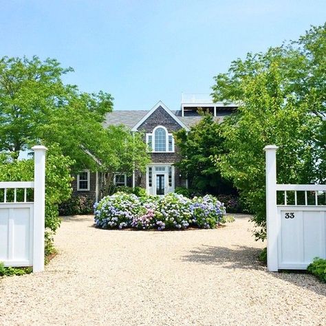 Circle Driveway Landscaping, Circle Driveway, Hydrangea Landscaping, Landscaping Trees, Driveway Design, Driveway Landscaping, Circular Driveway, Large House, Low Maintenance Landscaping